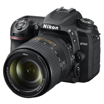 Nikon D 7500 + AF-S 18-300/3,5-6,3 Demo-Ware